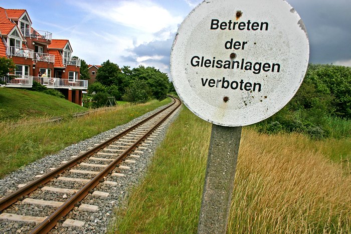 »Betreten der Gleisanlagen verboten«