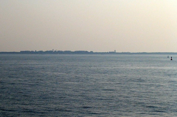 Wangerooge vom Jadefahrwasser aus gesehen