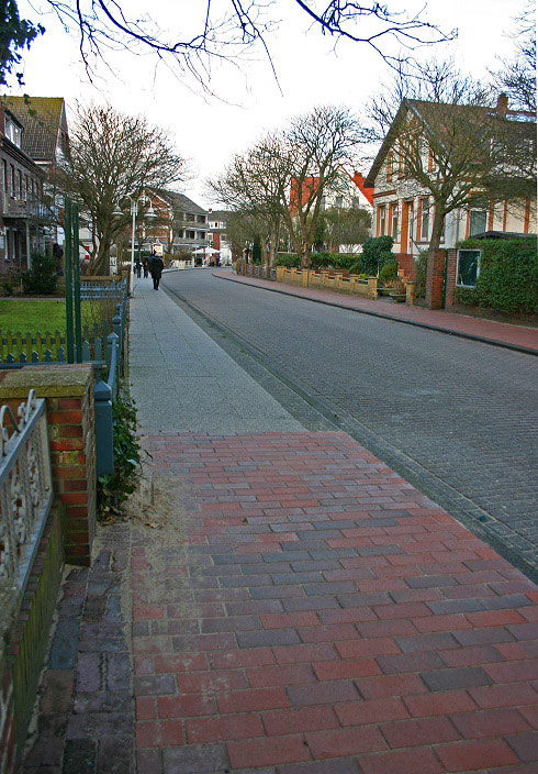 Alter und neuer Gehweg der Zedeliusstraße