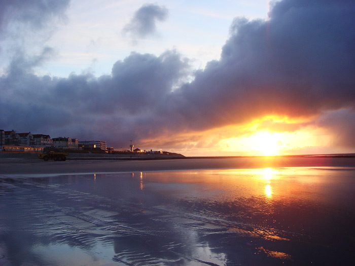 Sonnenuntergang am Hauptstrand