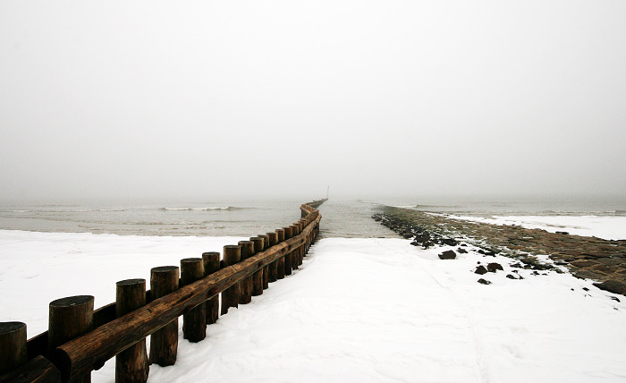 Pfahlbuhne im Schnee