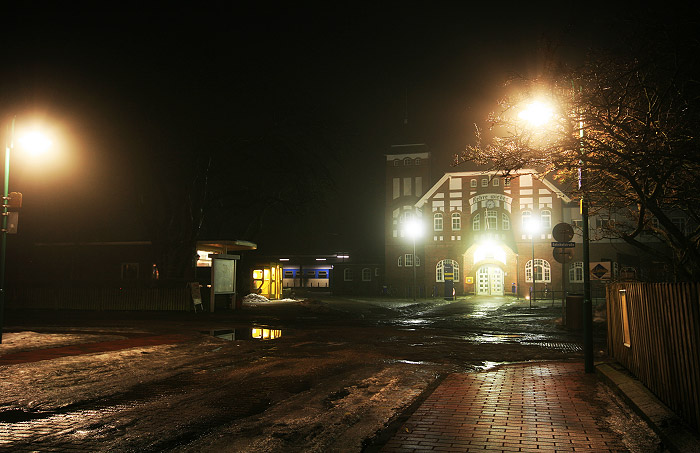 Winternacht am Bahnhof