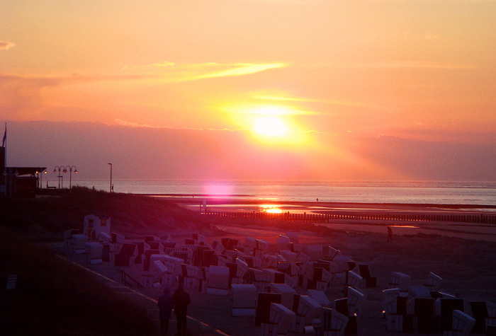 Untergehende Sonne am Hauptstrand