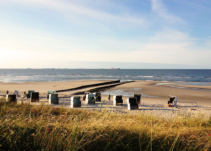 Westlicher Hauptstrand von der Promenade aus gesehen