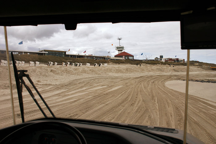 Dumperfahrt zum westlichen Hauptstrand