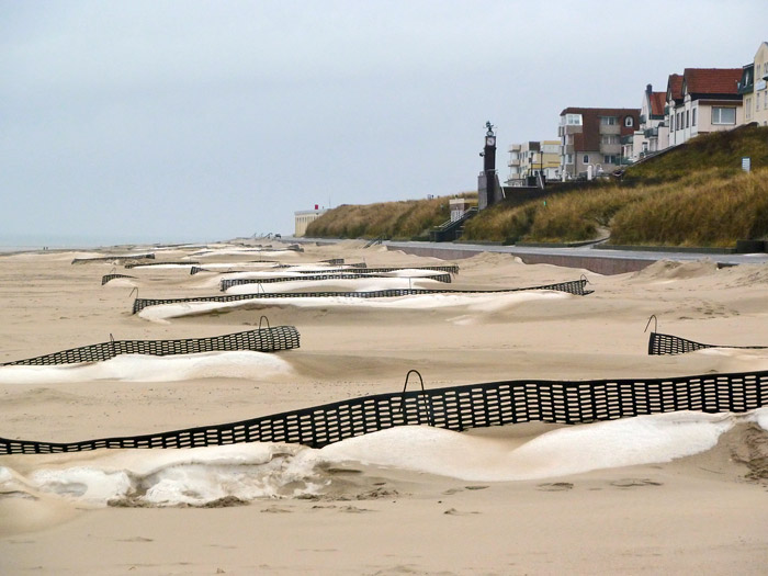 Sandfangzäune am Hauptstrand