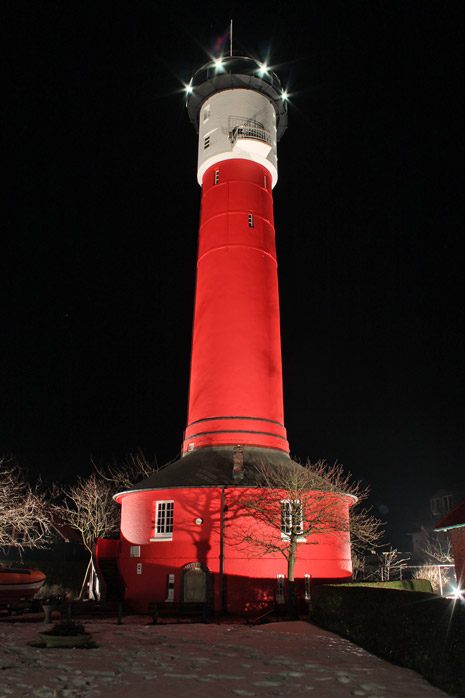 Alter Leuchtturm im Schnee