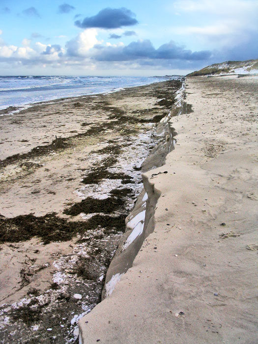 Abbruchkante am östlichen Hauptstrand