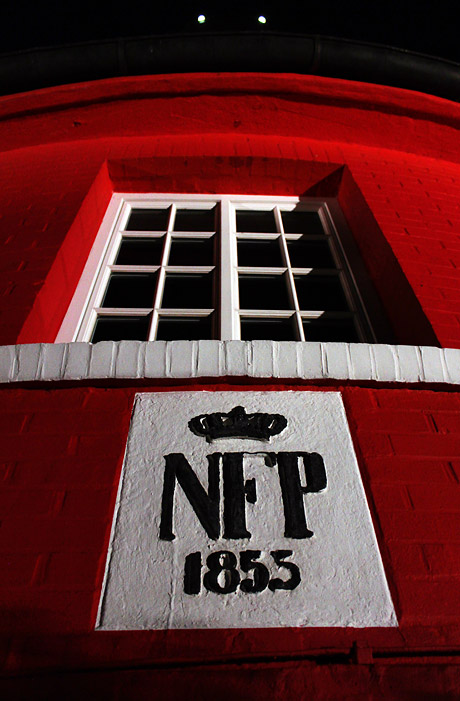 Inschrift »NFP 1855« am Leuchtturm