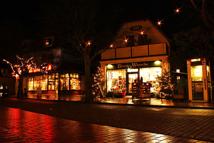 Weihnachtlich beleuchtete Zedeliusstraße