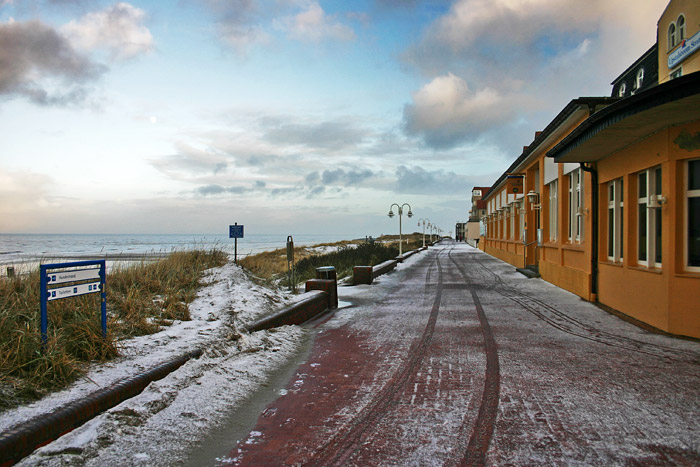 Strandpromenade nach dem Schneeschauer