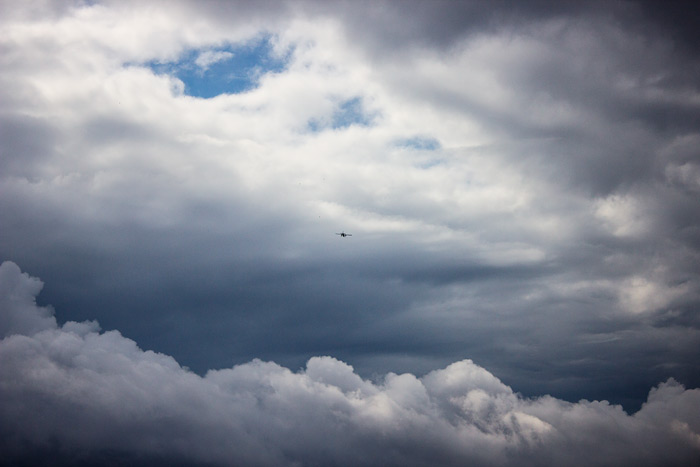 Linienflugzeug auf dem Weg nach Harle