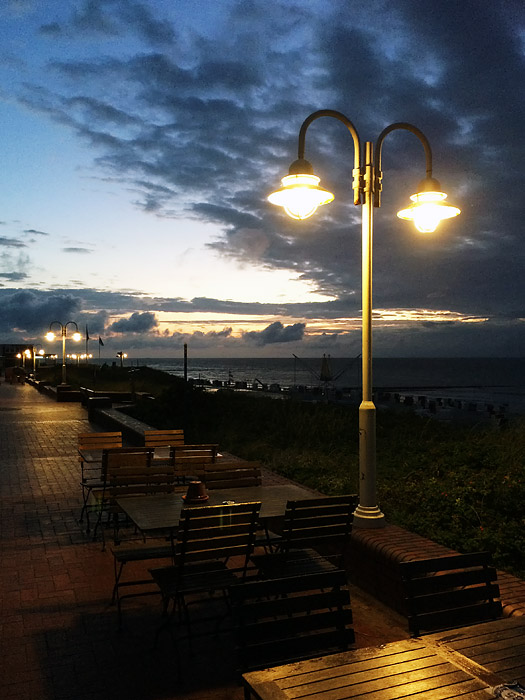 Abendliche Strandpromenade