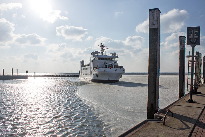 MS »Wangerooge« am Westanleger