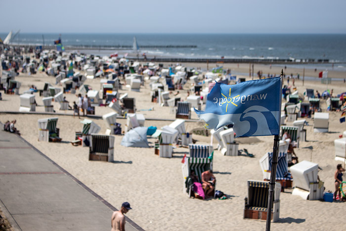 Wangerooge-Flagge am Strand