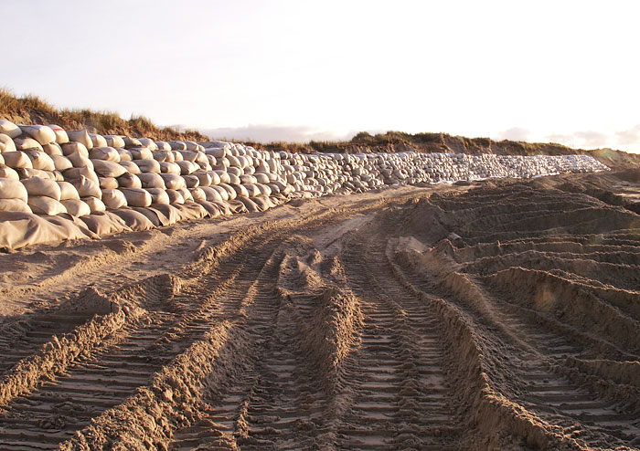 Sandsack-Deckwerk an den Harle Hörn-Dünen