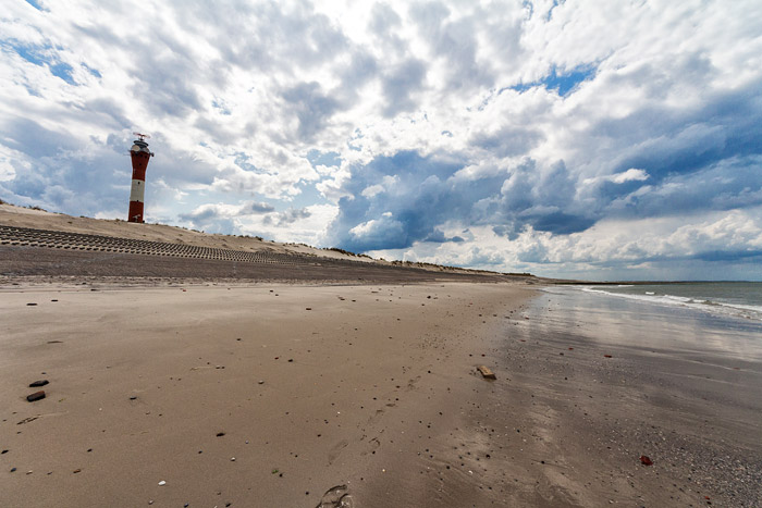 Blick vom Strand zum Westdeckwerk