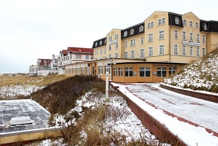 Strandpromenade mit Hotel Upstalsboom