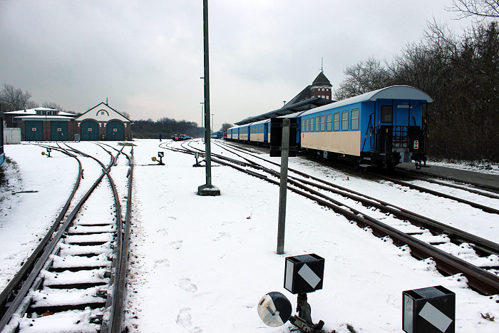 Verschneite Bahngleise