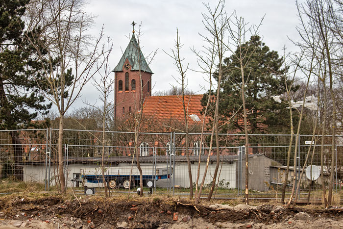 Nikolaikirche von der Siedlerstraße aus gesehen