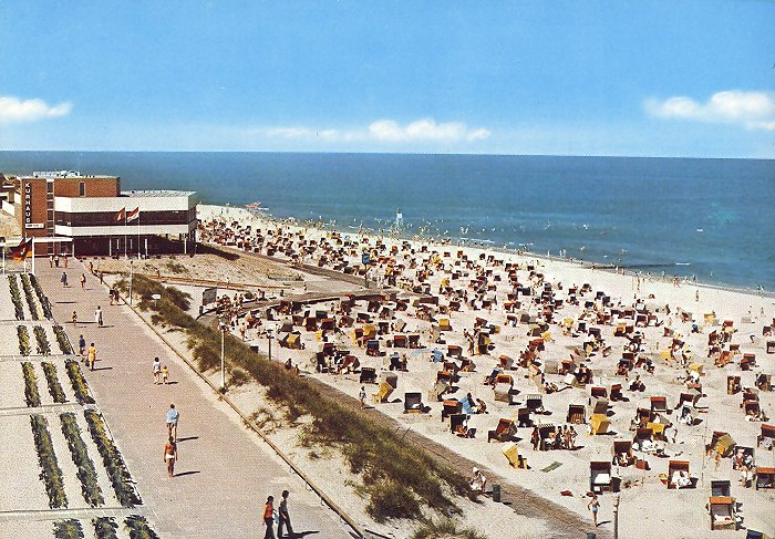 Blick auf Kurhaus und Strand