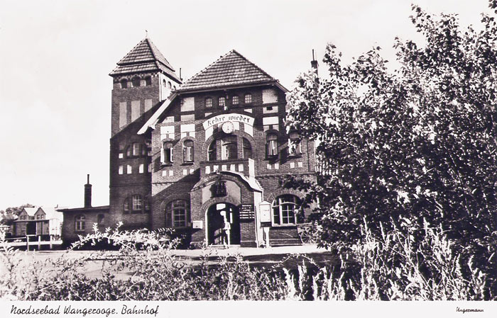 Am Bahnhof