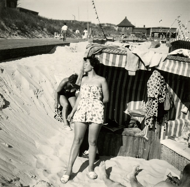 Doppelkorb an der Strandmauer