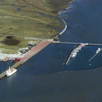 Wangerooger Westanleger mit MS Harlingerland. Foto &copy; Klaus-Peter H&ouml;lzer 2012