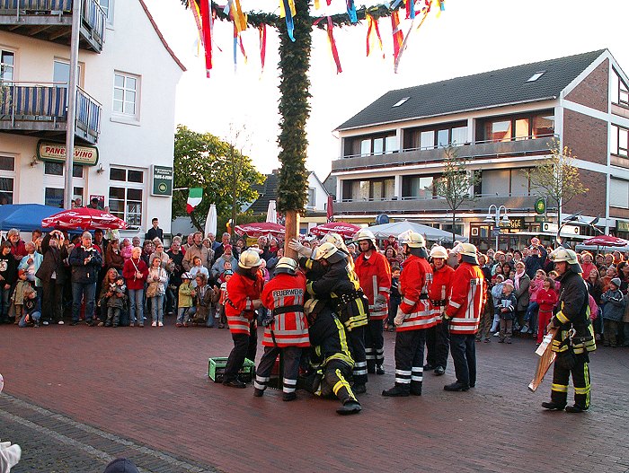 Maibaumaufstellung 2007