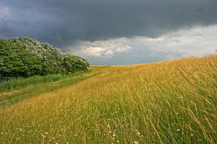 Wolken überm Deich