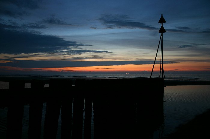 Pfahlbuhne in der Abenddämmerung