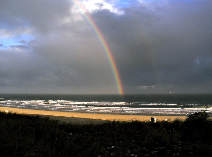 Regenbogen über dem Meer