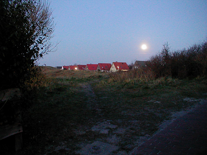 Der Mond über der Siedlerstraße