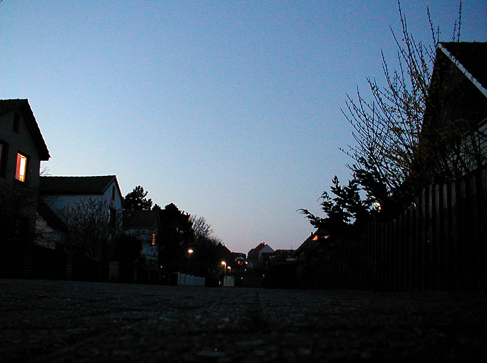Damenpfad in der Abenddämmerung