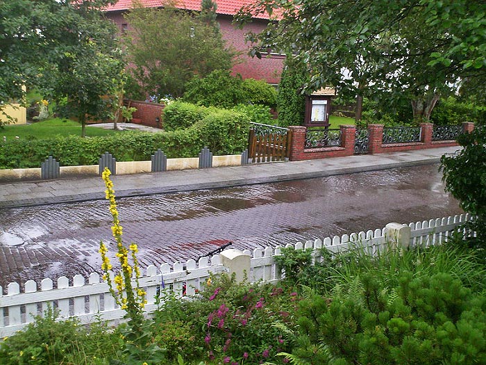 Zedeliusstraße nach dem Sommergewitter