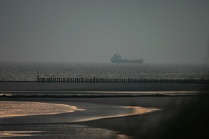 Supertanker am frühen Morgen