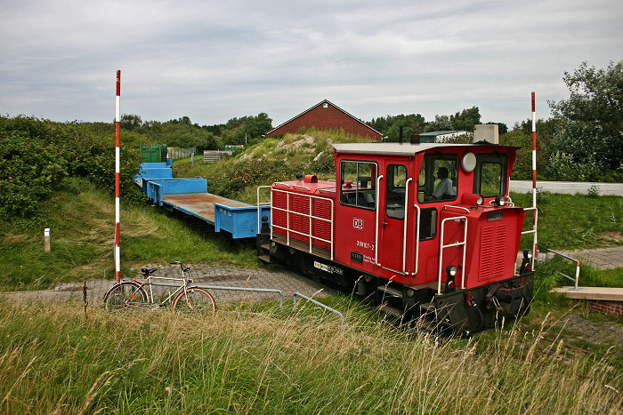 Inselbahn an der Müllpreßstation