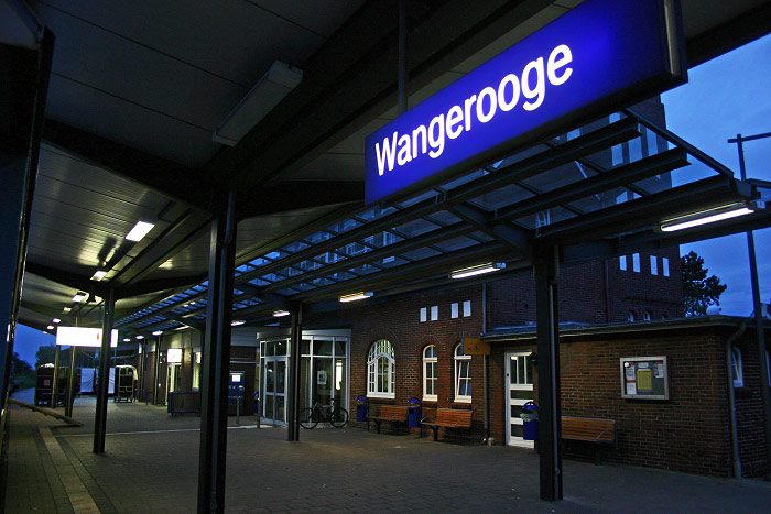 Bahnhof in der Morgendämmerung