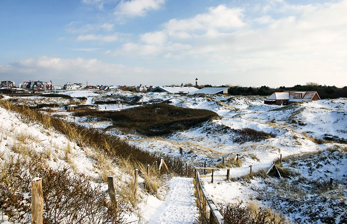 Blick auf die verschneiten Dünen