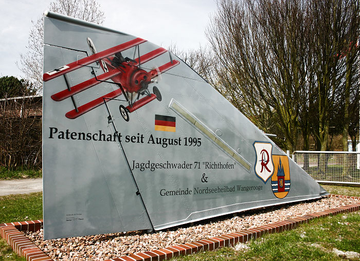 Leitwerk einer Phantom am Flugplatz