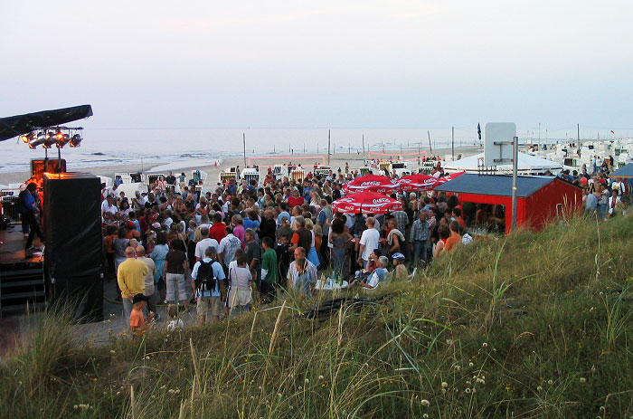 »Tip Top« auf einer Strandparty