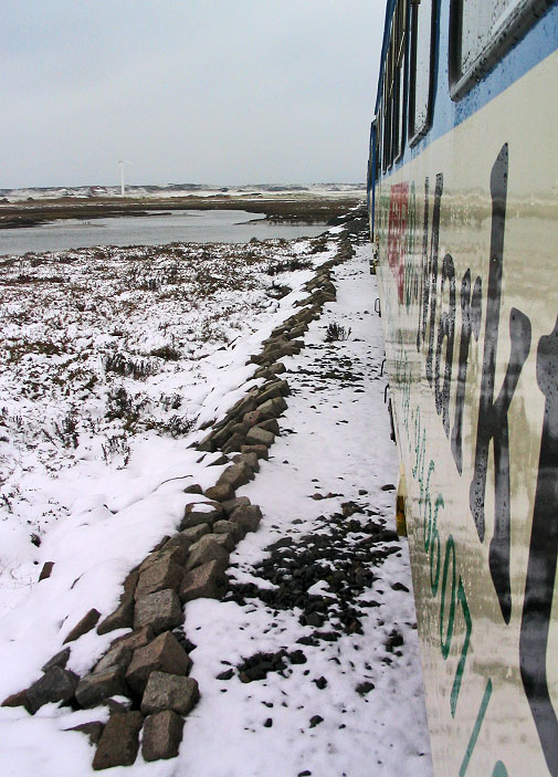 Bahndamm durch die Lagune