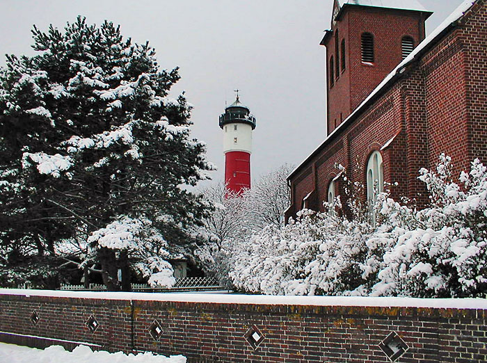 Nikolaikirche und Leuchtturm