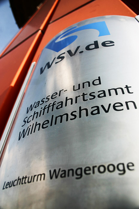 Schild am Neuen Leuchtturm