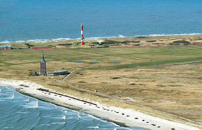 Luftaufnahme vom Inselwesten mit Westturm und Leuchtturm