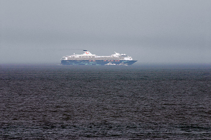 »Mein Schiff 2« vor Wangerooge