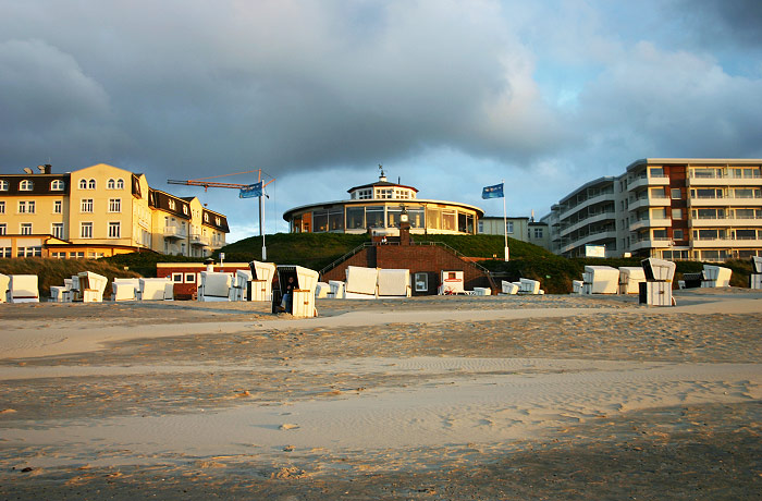Hauptstrand mit Café Pudding