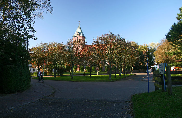 Straßenkreuzung am Gemeindehaus