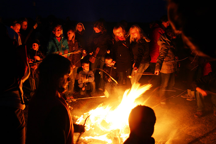 Stockbrot am Osterfeuer