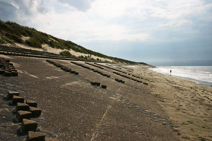 Am Fu&szlig;e des Deckwerks
